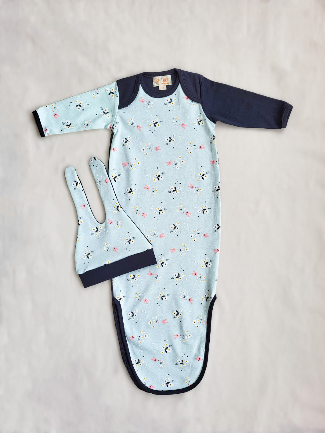 Newborn Organic Cotton Baby Sleeping Bag in Bunny print | Mjuk spädbarnssovsäck i kanintryck, av ekologisk bomull