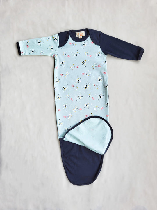 Newborn Organic Cotton Baby Sleeping Bag in Bunny print | Mjuk spädbarnssovsäck i kanintryck, av ekologisk bomull