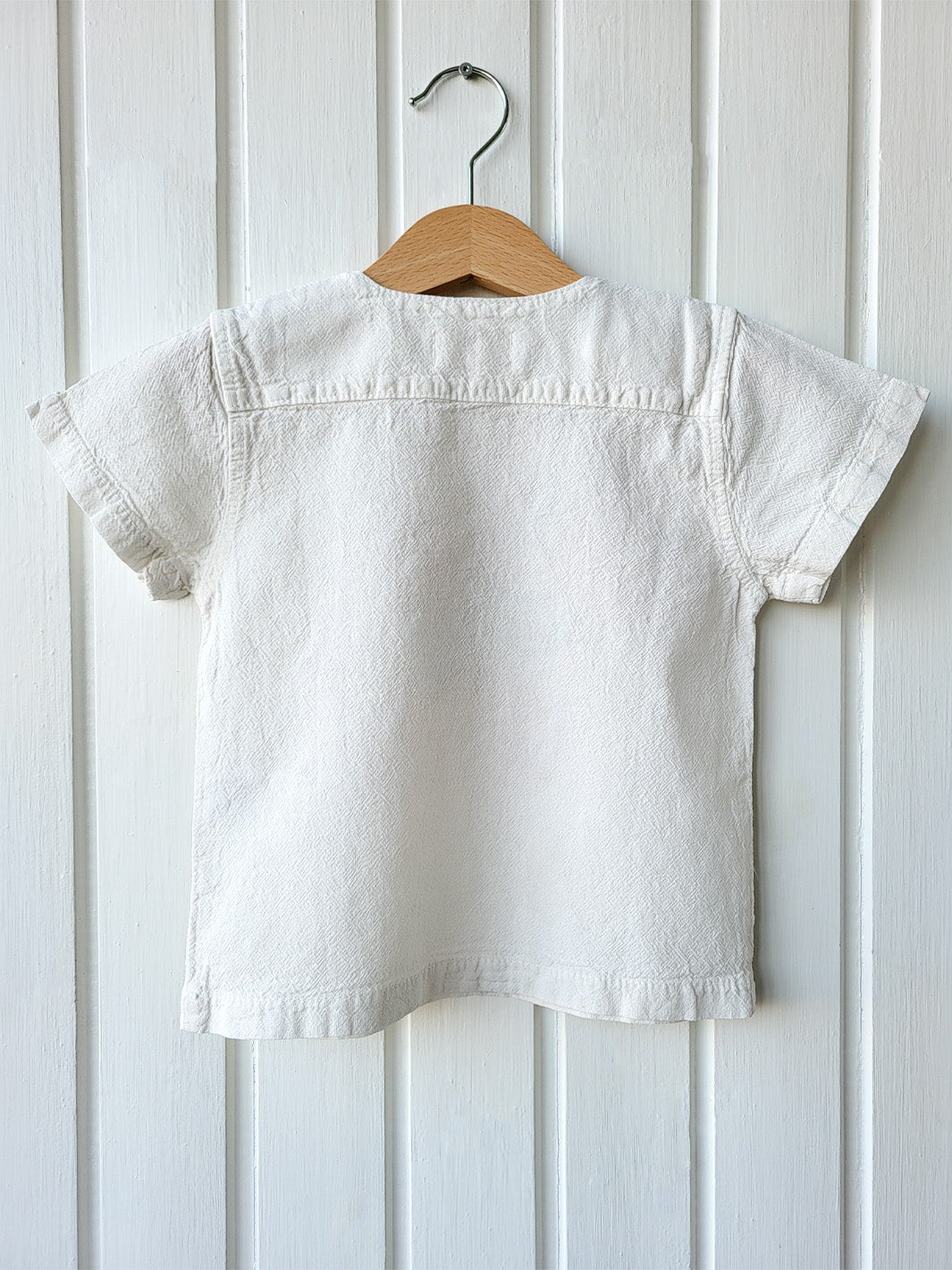 Dala white T-shirt made of natural cotton, with beautifully embroidered symbolic horse | Pojken och flickan tröja
