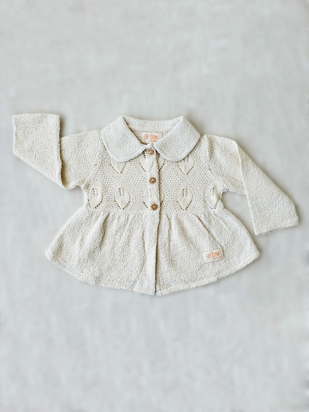Our Ellen Jacket is the perfect addition to your little girl’s wardrobe! A beautifully crafted knitted jacket with a unique leaf-inspired pattern and captivating rounded flat collar. All in stylish A-fit silhouette with wooden buttons. She’ll look (and feel!) extra special in this elegant and one-of-a-kind piece! Liten Aventuris Colelctions. Bomullsjacka, Barnjacka, Babyjacka.