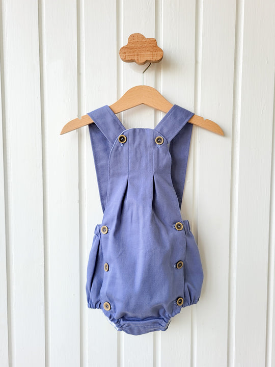 Tuve Baby Romper Sarga Drill in Organic Cotton | Tuve Babis Romper Sarga Drill i ekologisk bomull